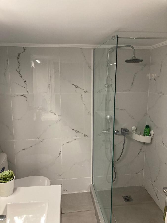 Great Apartment With Terrace In Central Атина Екстериор снимка