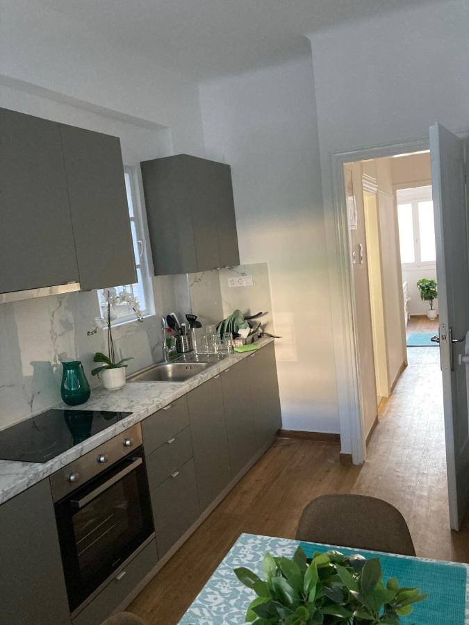 Great Apartment With Terrace In Central Атина Екстериор снимка