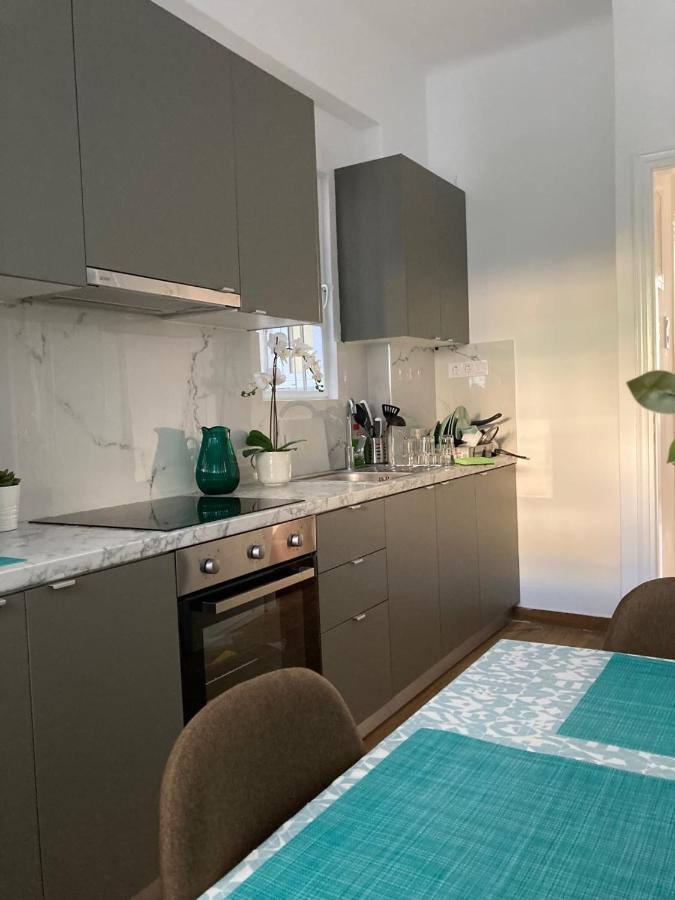 Great Apartment With Terrace In Central Атина Екстериор снимка